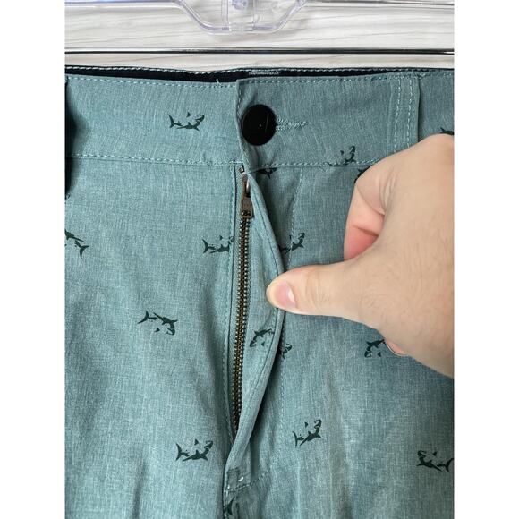 Atlantis WeatherGear Shorts Mens 34 Green Hammerhead Shark Print Stretch Chino - Picture 2 of 11